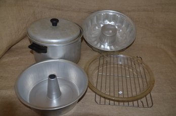 (#152) Bakeware Pans, Glass Quiche Pan And Pot