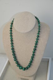 (#516) Beautiful Quality Emerald Green Bead Necklace Hangs 10' Long