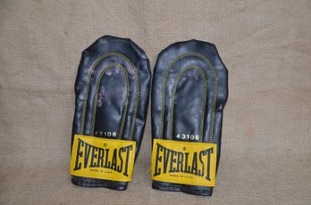 (#154) Everlast Boxin Gloves