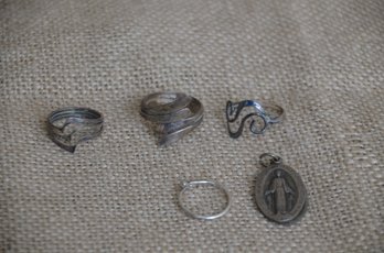 (#32) Silver Rings (4) Sterling Religious Pendant