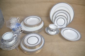 Wedgwood Bone China Colonnade 5 Piece Place Setting Serves Of 6  37 Pieces - NEW