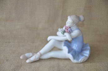 (#107) Porcelain Ballerina Figurine 7x4.5