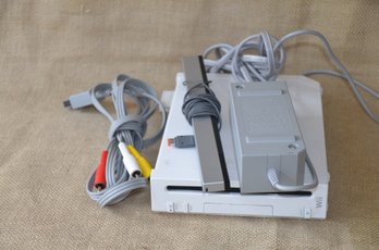 (#112) Wii White Nintendo Console With Cords - Not Tested