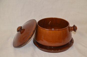 86) Stoneware Brown Glazed Bean Pot With Lid And Plate Oven Proof