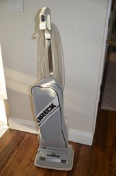 (#125LS) Oreck Upright Vacuum Cleaner