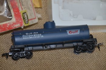 (#82) HO Scale Gulf Oil Tank Car Train In Box
