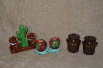 (#92) Miniature Salt And Pepper Cactus, Apples Shakers - Shippable