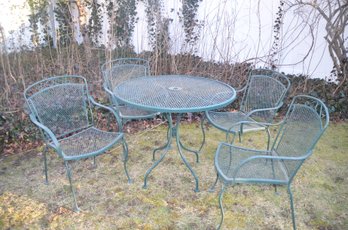 Green Metal Mesh 36' Round Patio Table And 4 Chairs