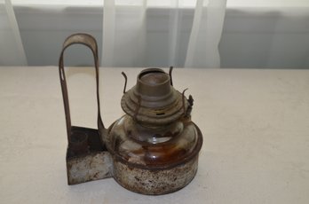 (#73) Vintage Antique Metal Wall Hanging Oil Kerosene Lamp (oil Inside)