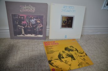 6) Lot Of 3 Record Albums - Bee Gees - Doobie Brothers