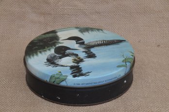 (#32) Round Tin Pictured Duck