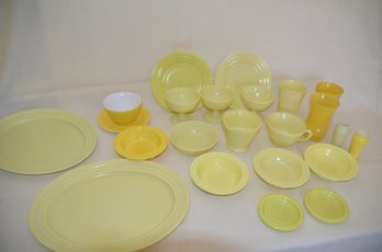38) Vintage Hazel Atlas Moderntone  Pale Yellow Plates, Bowls, Glasses, Creamer 23 Pieces ( See Description)