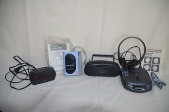 182) Vintage Electric Compact Disc Player - Sony Walkman With Headphones - AM/FM Radio - Alarm Clock