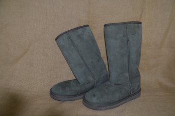 (#130) Ugg Style ( Not Ugg) Gray Boot Size 7