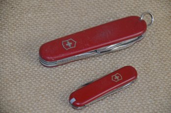 (#139) Red Swiss Army Pocket Knife