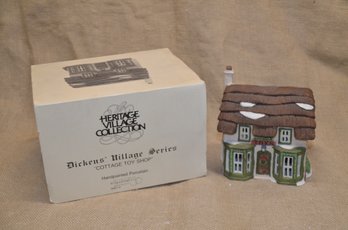 (#40) Department 56 COTTAGE TOY SHOP 1986 House Heritage Dickens Village Series In Orig. Box