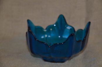 150) Viking Art Glass Vintage 5 Point Blue Lotus 6' Bowl