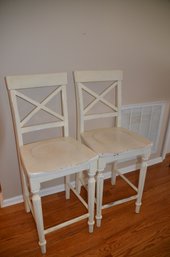 237) White 24' Seat Height Kitchen Counter Stools 2 Of Them - Some Wear