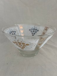 215) Mid Century Modern Anchor Hocking Glass Chip Salad Bowl Gold Leaf Grapes Design 10.5' Diag.