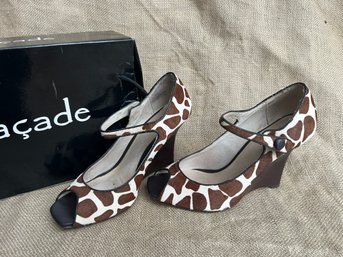 (#233) Facade Giraffe Wedge Heal Open Toe Ankle Strap Shoe Size 6.5 - Gently Used