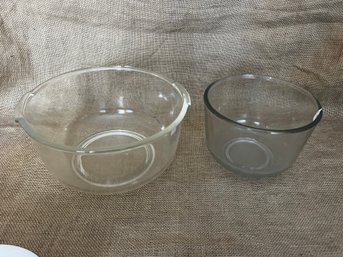 (#142) Vintage Glass Mixing Bowl 9.5' And 6.5'