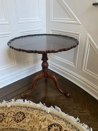 Traditional Chippendale Style 34' Round Pie Crust Pedestal Entrance Side Accent Table