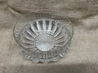 101) Vintage Glass Fruit Bowl 7.5' Diag.