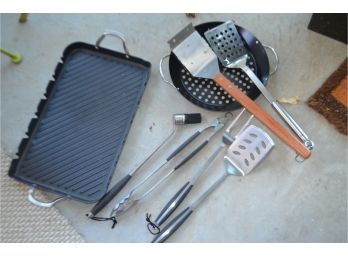 William Sonoma BBQ Tools With Extras