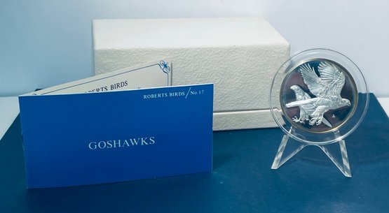 VINTAGE 1971 FRANKLIN MINT ROBERTS GOSHAWKS 2 OZ. STERLING SILVER ROUND-IN BOX & DISPLAY - TONED