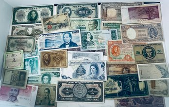 LOT OF OVER (30) WORLDWIDE FOREIGN CURRENCY NOTES - SEE PICTURES!