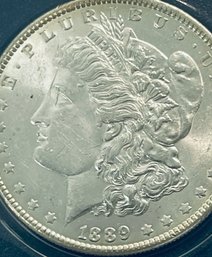 1889 MORGAN SILVER DOLLAR COIN - BU / BRILLIANT UNCIRCULATED - IN PLASTIC COIN CASE