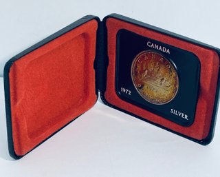 1972 CANADA UNCIRCULATED $1 DOLLAR SILVER COIN IN DISPLAY BOX - OGP - TONED!