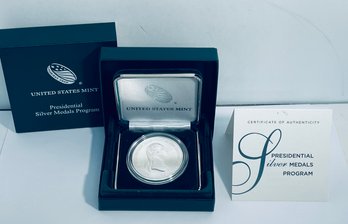US MINT PRESIDENTIAL SILVER MEDALS PROGRAM - GEORGE WASHINGTON PEACE & FRIENDSHIP-1 OZT. .999 FINE SILVER COIN