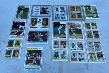 Huge Lot Of 125 Plus Baseball Cards With Hank Aaron, Rich Gossage, Jim Palmer, Dwight Evans, Al Kaline, Etc.