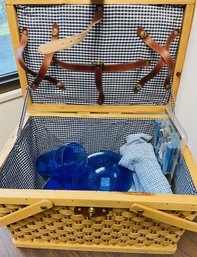New Picnic Basket With Place Settings