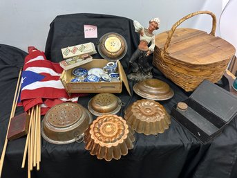 Nice Table Lot Of Vintage/antique Items, Copper Baking Molds, Made In Japan Tea Set, Etc