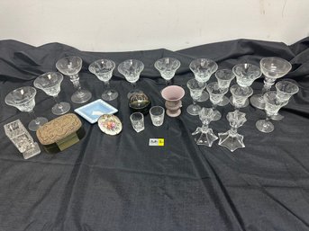 Table Lot Of Glassware, Including Wedgewood