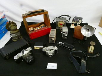 Very Nice Lot Of Vintage Camera's! Brownie, Keystone, Polaroid, Argus And More! Plus Extra's!