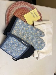 Oven Mitts And Pot Holders And Placemats