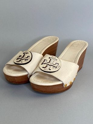 Tory Burch Size 8 Open Toe  Wedge In White Leather