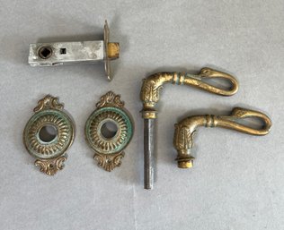 Brass Swan Form Locking Doorknob Set