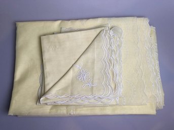 Vintage Yellow Tablecloth With Embroidery And Matching Napkins (15)