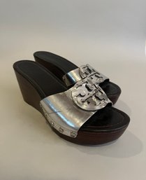 Tory Burch Size 8 Wedge Sandals In Silver Metallic