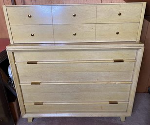 Mainline By Hooker Mid Century Modern Chest Of Drawers / Dresser