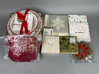 Christmas/Winter Holidays Entertaining Plates/NapkinsAccessories Paper Lenox And Spode Sets