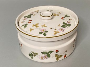 Wedgwood Oven To Table Wild Strawberry Round Casserole Dish