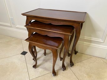 Queen Anne Style Nest Of Tables, Burled Walnut And Pad Feet