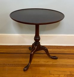 Stickley Queen Anne Style Round Top Tea Table