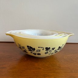 Pyrex Bowls