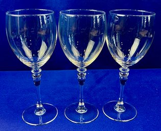 Wine Goblets With Detailed Stem Design